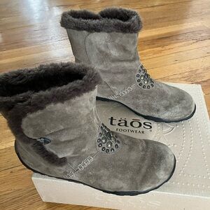 Taos Trinket Charcoal/Brown Ladies Boots Size 7 with original box